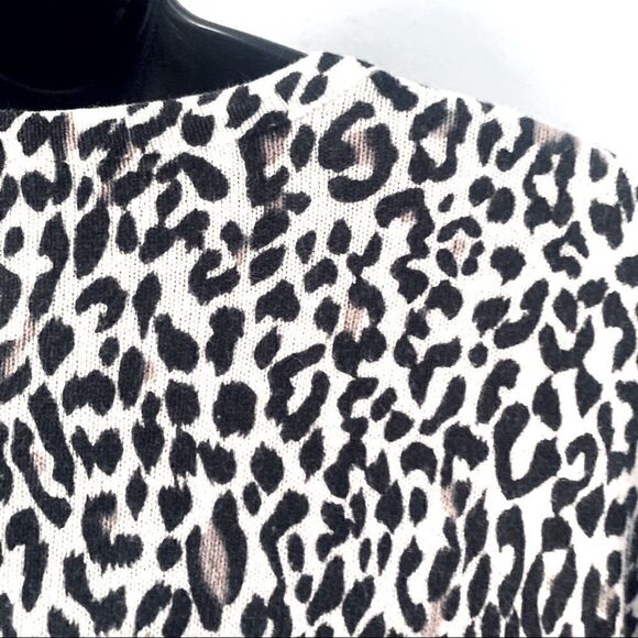 Croft & Barrow Cheetah Print Sweater. Size Medium. - Picture 4 of 8
